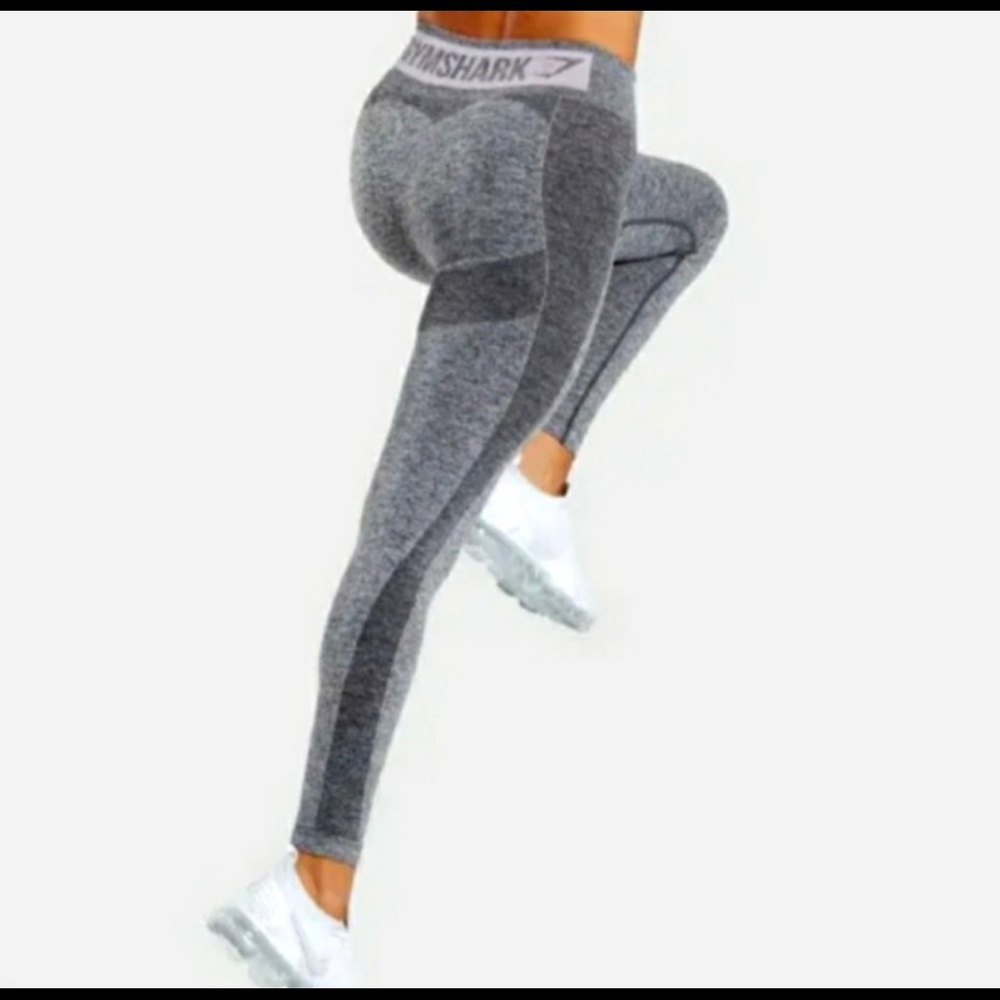 Gymshark Vital Seamless Grey w/pink logo - Size S